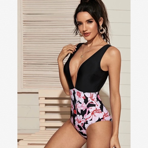 Floral Print Swimsuit - Picture 4 of 6